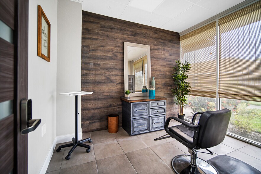 More Photos Of 5404 Hoover Blvd, Tampa Medical For Sale