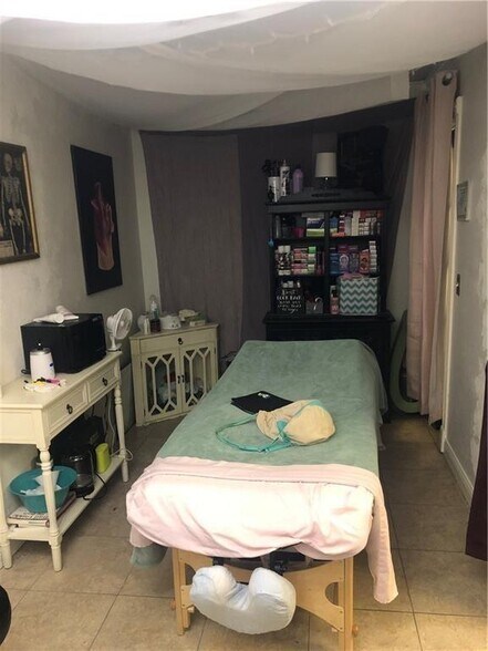 More Photos Of 2564 N College Ave, Fayetteville Freestanding For Sale
