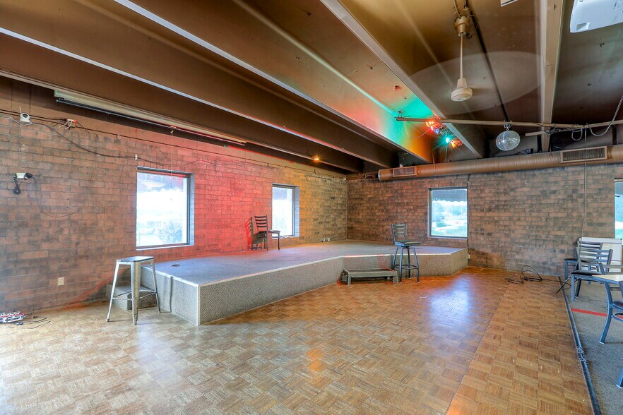 More Photos Of 330 E 135th St, Kansas City Restaurant For Sale