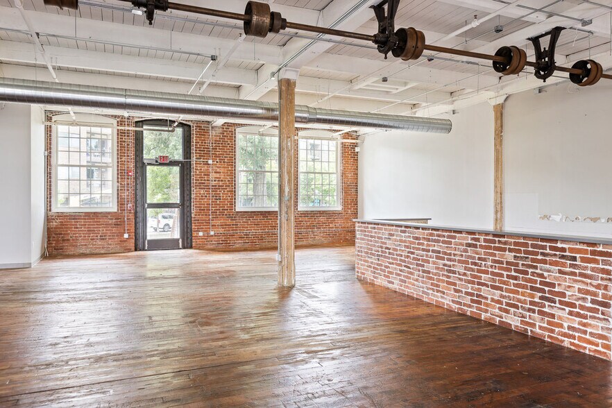 More Photos Of 205 Manufacturers Rd, Chattanooga General Retail For Lease