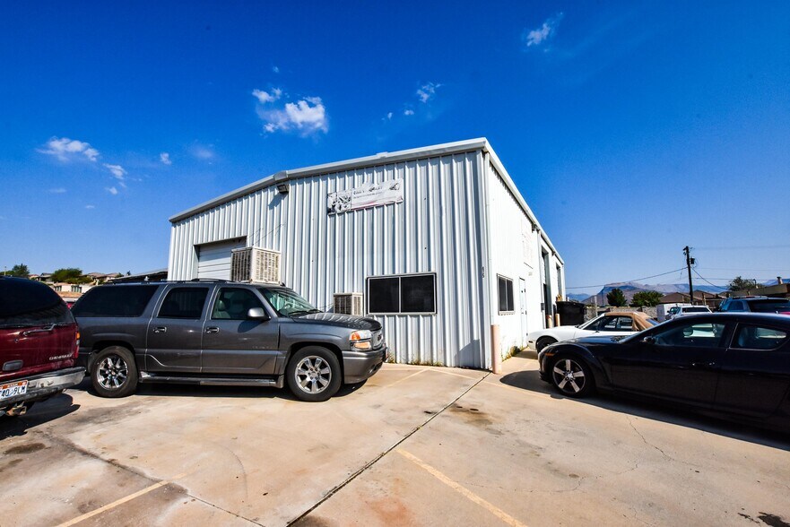 More Photos Of 475 E 800 N, Hurricane Auto Repair For Sale