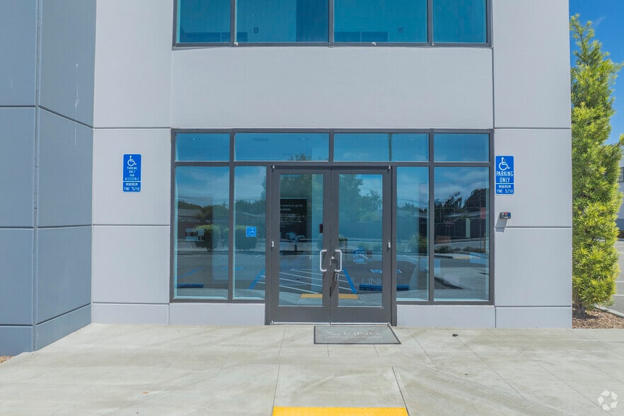 More Photos Of 2380 Williams St, San Leandro Warehouse For Lease