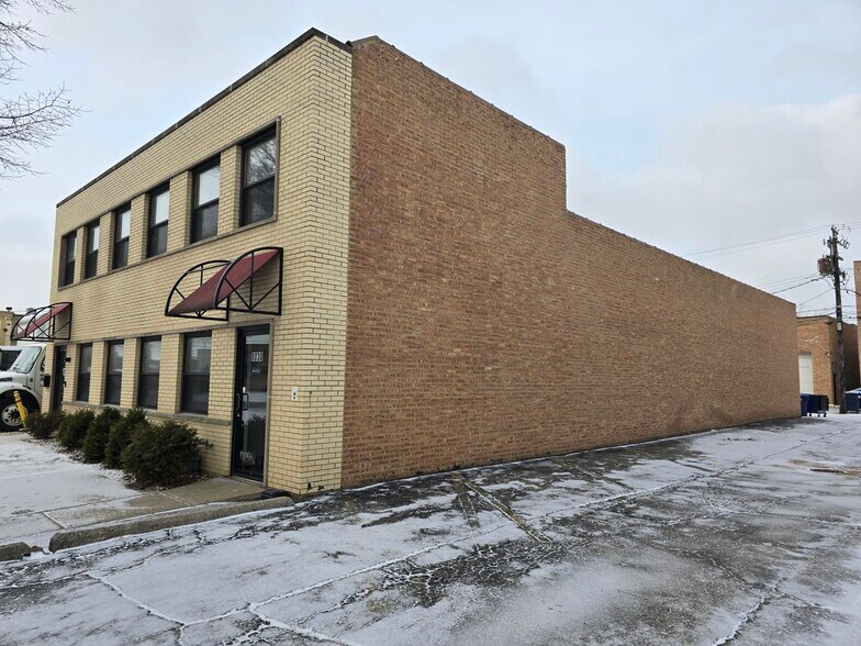 More Photos Of 8030 N Lawndale Ave, Skokie Warehouse For Sale