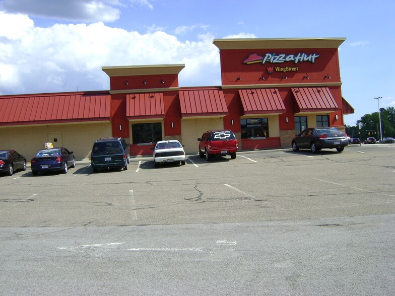 More Photos Of 2700-2790 Mahoning Ave NW, Warren Storefront For Lease