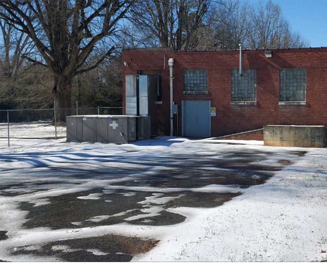 More Photos Of 312 W Luther Ave, Liberty Manufacturing For Sale