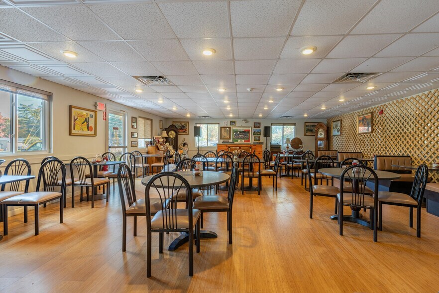 More Photos Of 414 Boston St, Topsfield Office For Sale