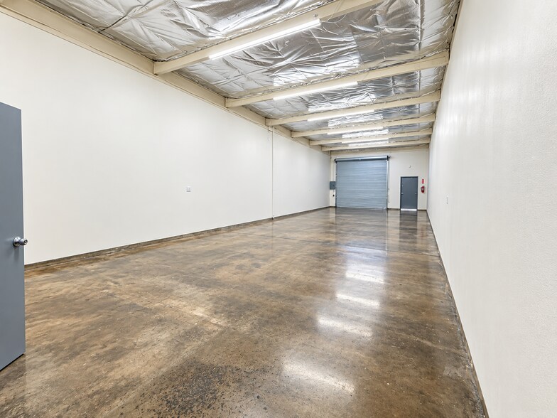 More Photos Of 1619-1623 S Minnie St, Santa Ana Flex For Lease