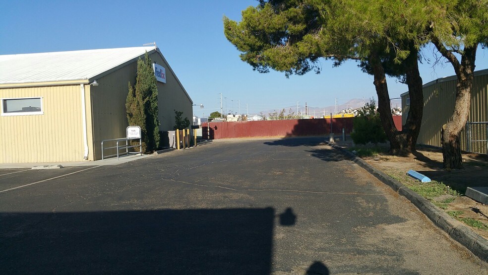More Photos Of 735-737 W Ridgecrest Blvd, Ridgecrest Warehouse For Lease