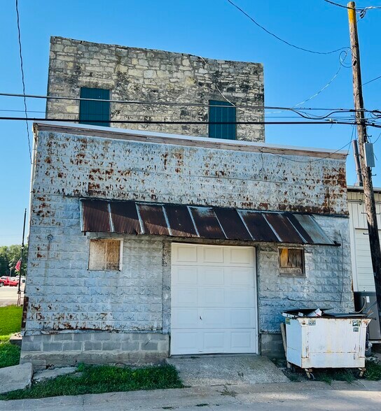 More Photos Of 130 E Main St, Marion Storefront For Sale
