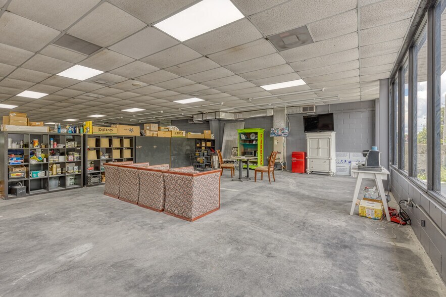 More Photos Of 5953 Roosevelt Blvd, Jacksonville Storefront Retail Office For Lease