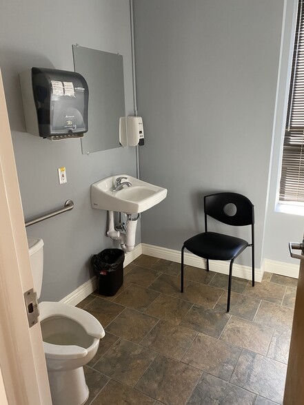 More Photos Of 461 Goffle Rd, Wyckoff Medical For Lease