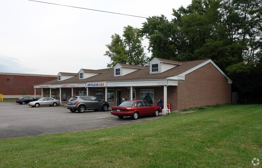 More Photos Of 29 S Aurora Rd, Aurora General Retail For Lease