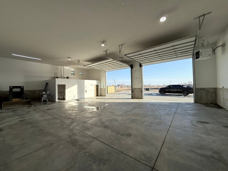 More Photos Of 3504 14th Ave, Council Bluffs Flex For Lease