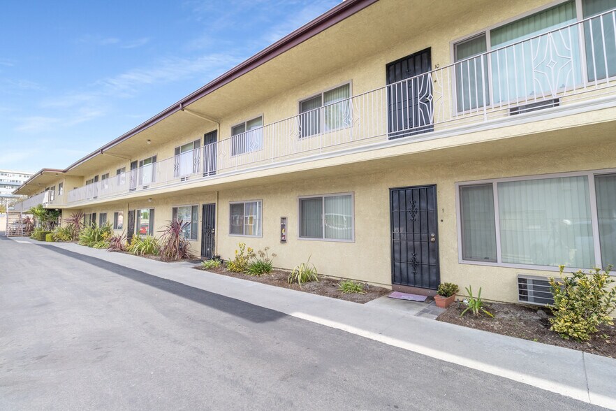 More Photos Of 9559 Flower St, Bellflower Apartments For Sale