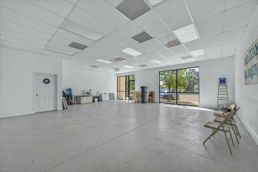 More Photos Of 8339 W Elm Ave, San Joaquin General Retail For Lease