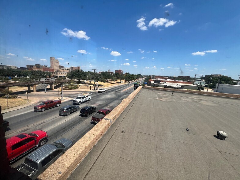 More Photos Of 1305 S 1st St, Abilene General Retail For Sale