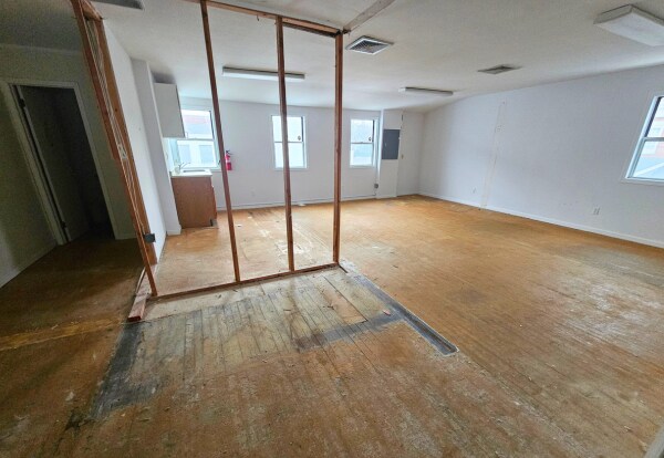 More Photos Of 15 Windmill Ln, Southampton Office For Lease