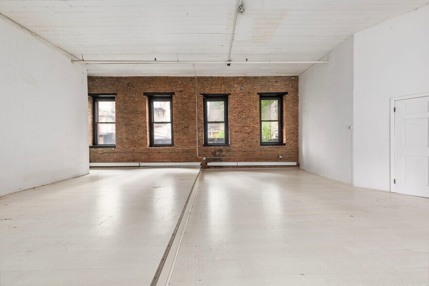 More Photos Of 148 India St, Brooklyn Warehouse For Lease