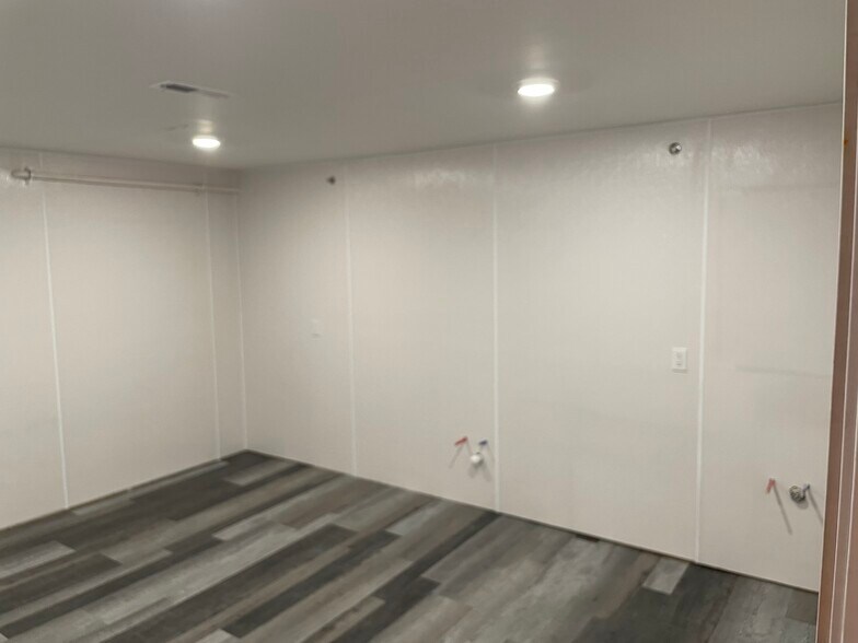 More Photos Of 733 W 2nd St, Hastings Storefront For Lease