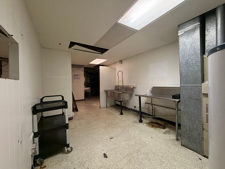 More Photos Of 115 E Naches Ave, Selah General Retail For Lease