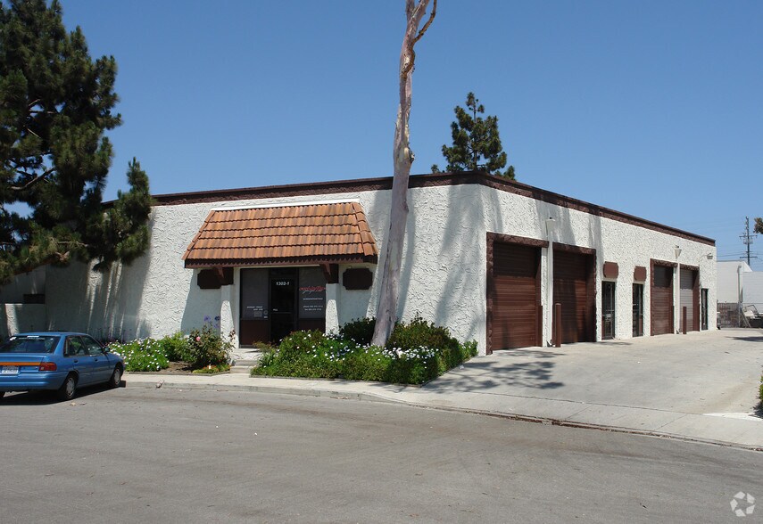 More Photos Of 1302 Tower Sq, Ventura Warehouse For Lease