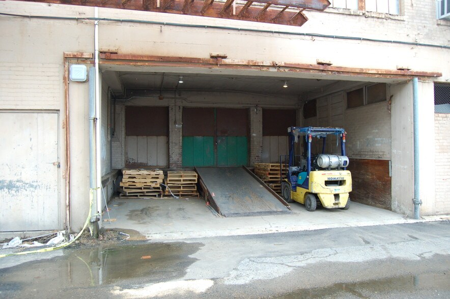 More Photos Of 610 Market St, Shreveport Flex For Sale