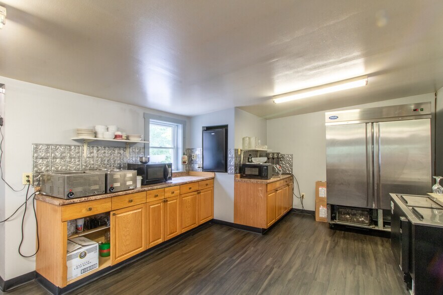 More Photos Of 585 US Route 5, Coventry Specialty For Sale