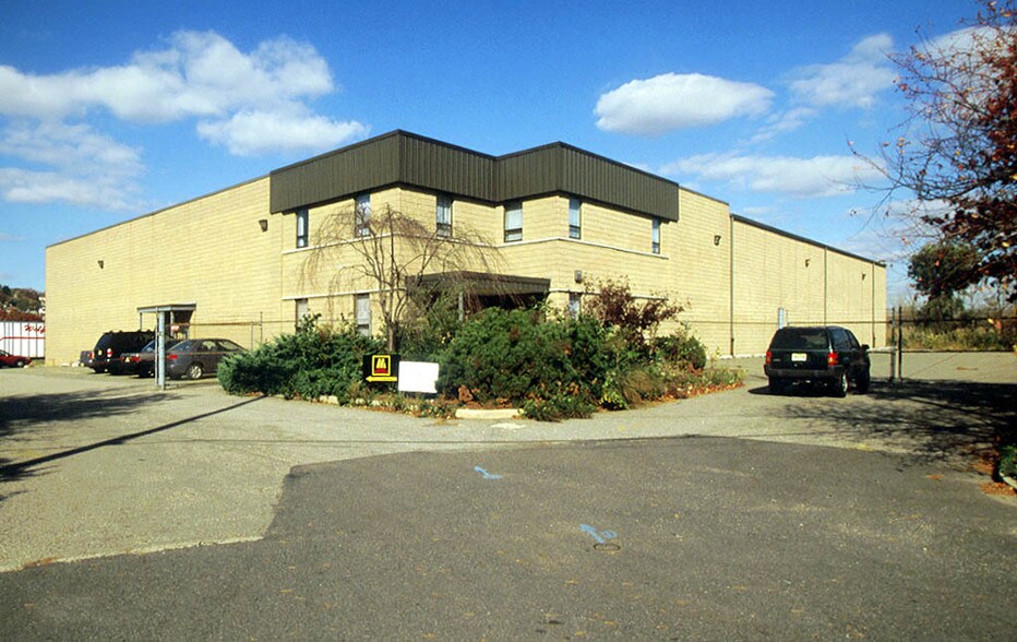 More Photos Of 626 16th St, Carlstadt Warehouse For Lease