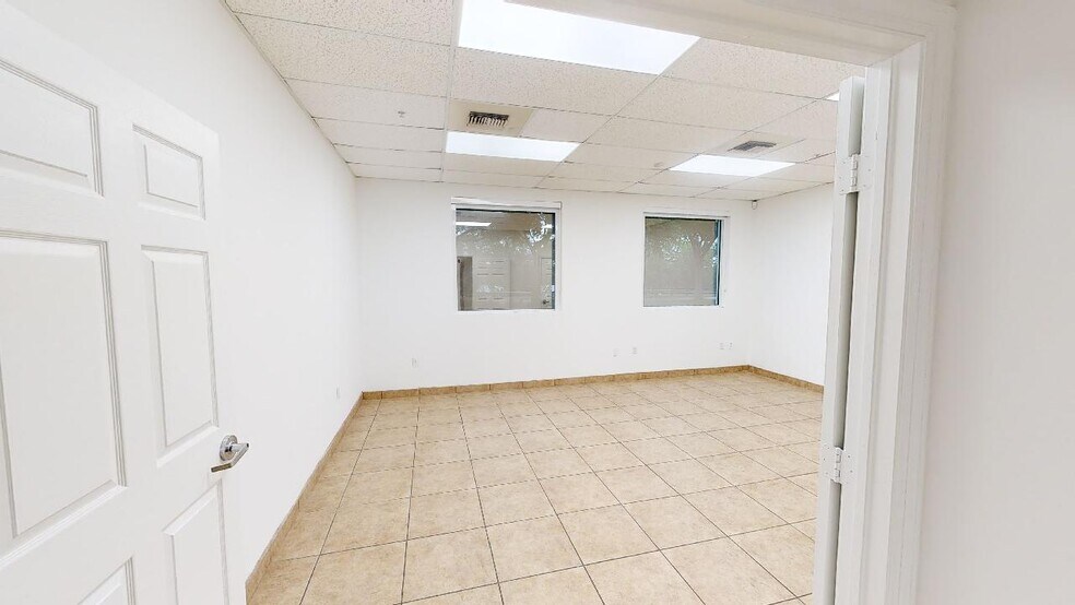 More Photos Of 14240 Palmetto Frontage Rd, Miami Lakes Warehouse For Lease