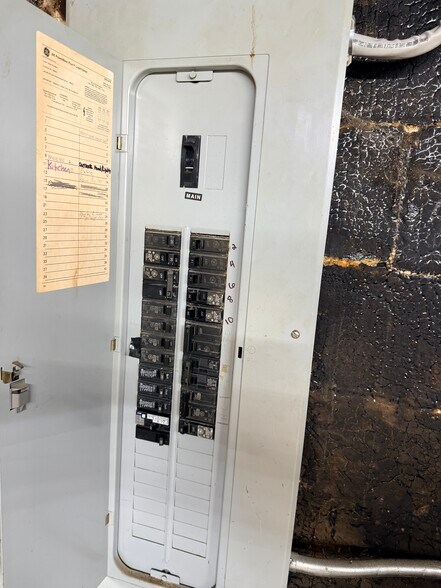 More Photos Of 46 S Leavitt Rd, Leavittsburg Bar For Sale