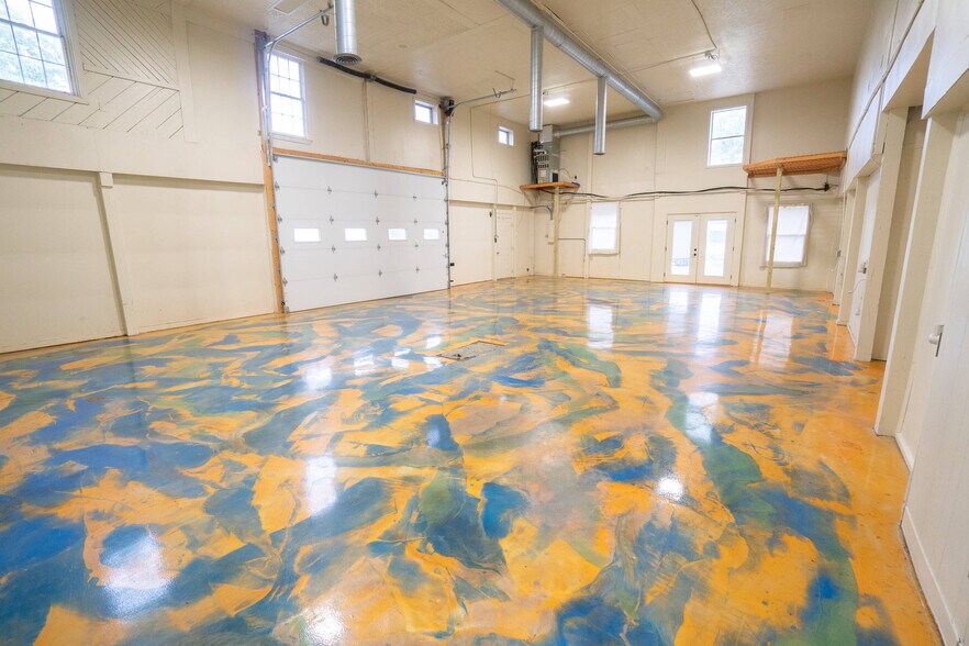 More Photos Of 8135 E 30th St, Indianapolis Light Manufacturing For Lease