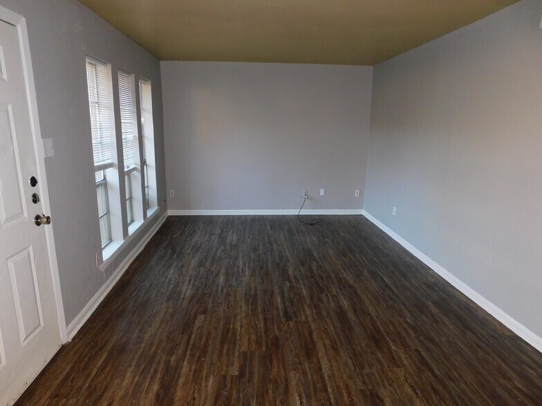 More Photos Of 703 E Center St, White Oak Apartments For Sale