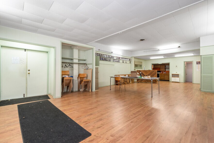 More Photos Of 841 4th Av, Hope Flex For Sale