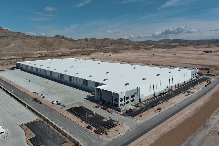 More Photos Of I-15 & N Hollywood, North Las Vegas Unknown For Lease