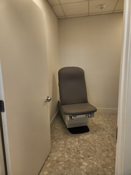 More Photos Of 2820 NE 214th St, Aventura Loft Creative Space For Sale