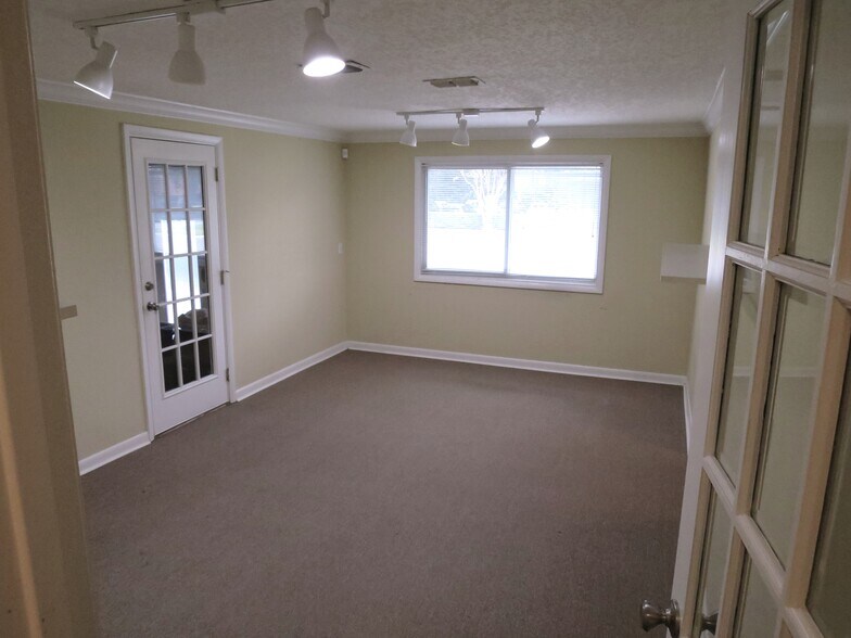 More Photos Of 1977 Dundee Dr, Winter Park Medical For Sale