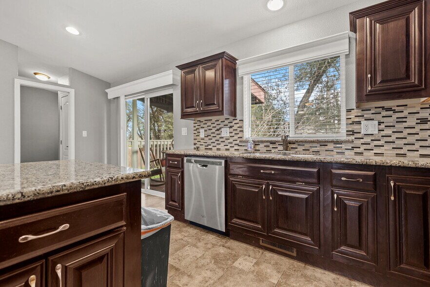 More Photos Of 2081 Victor Ave, Redding Office For Sale