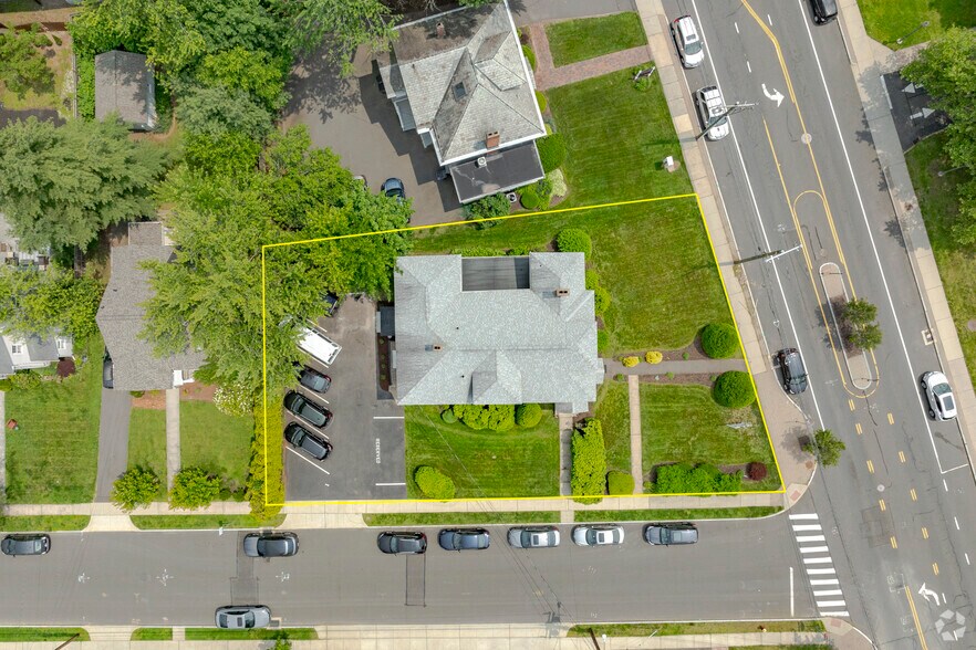 More Photos Of 820 Farmington Ave, West Hartford Office Residential For Lease