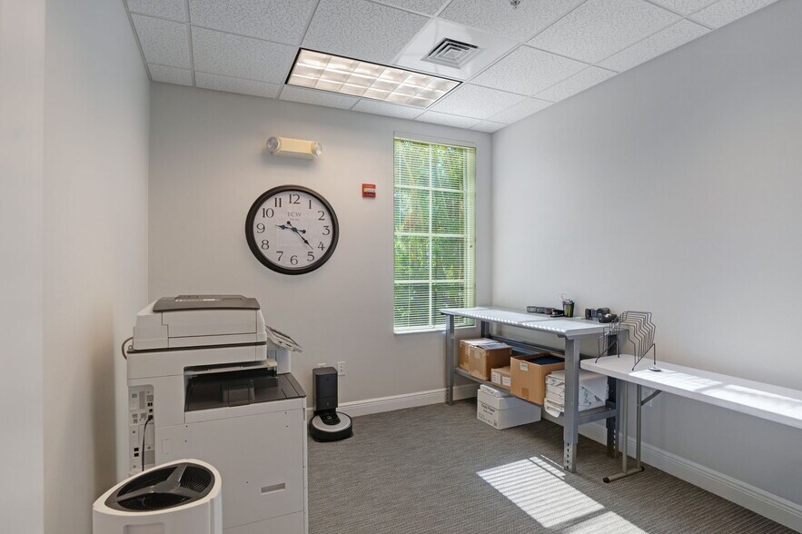 More Photos Of 2639 Fruitville Rd, Sarasota Office For Sale