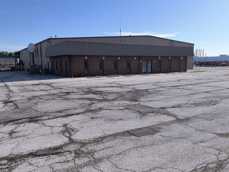 More Photos Of 5211 Oster Rd, Sheffield Village Truck Terminal For Lease