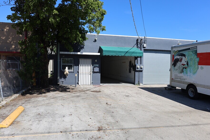 More Photos Of 1847 NW 21st St, Miami Warehouse For Lease