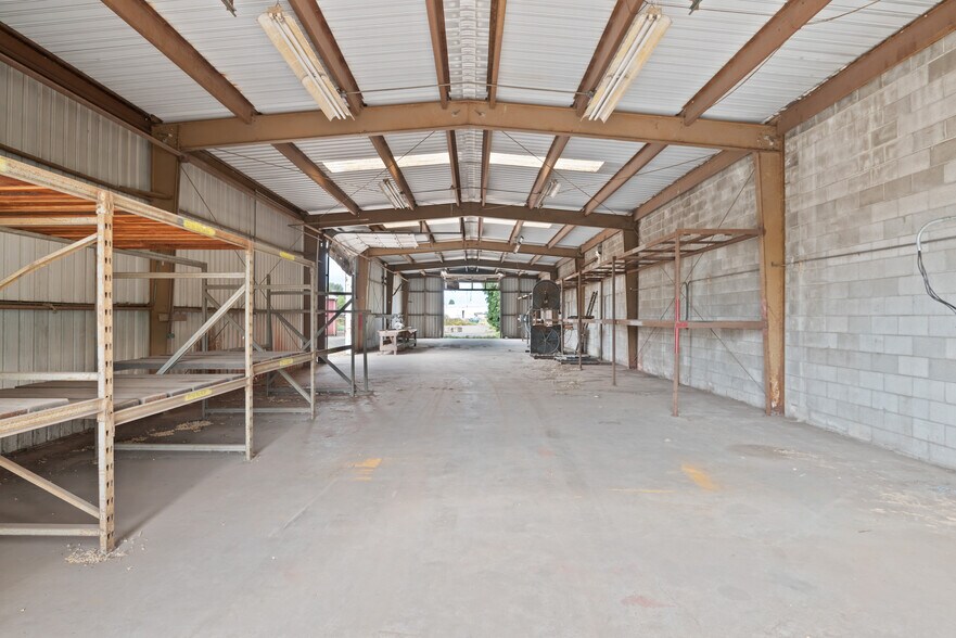 More Photos Of 523 7th Ave, Longview Warehouse For Sale