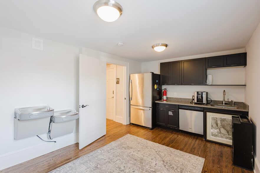 More Photos Of 1814 Euclid Ave, Charlotte Office For Lease