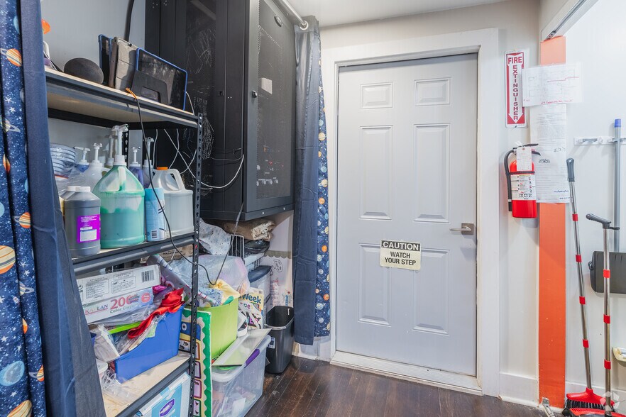 More Photos Of 24 Sycamore Ave, Charleston General Retail For Sale