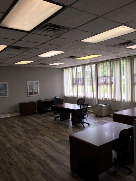 More Photos Of 711 Margaret St, Jacksonville Office For Sale