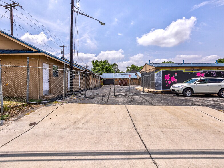 2627 Manor Rd, Austin, TX 78722 Hotel For Sale