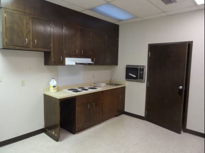 More Photos Of 310 Dick St, Fayetteville Office For Lease