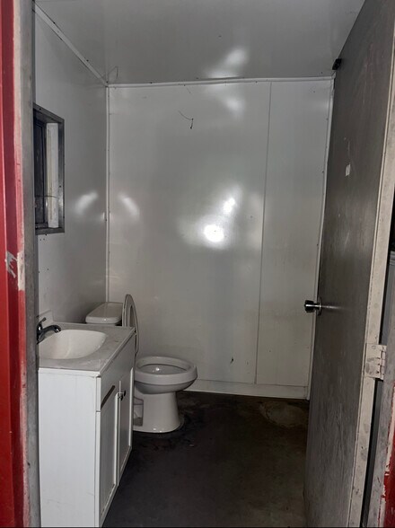 More Photos Of 788 E Childs Ave, Merced Warehouse For Lease