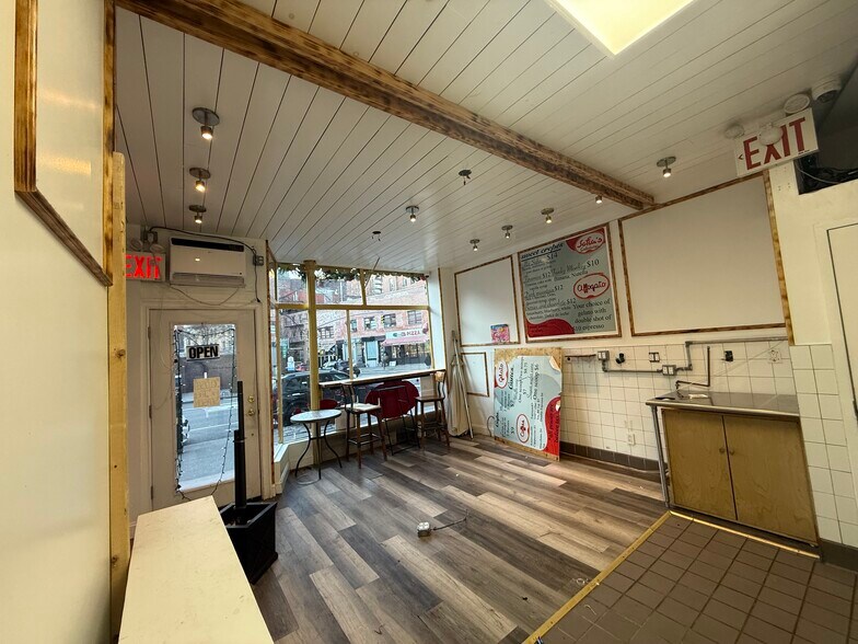 More Photos Of 496 Hudson St, New York Storefront Retail Residential For Lease