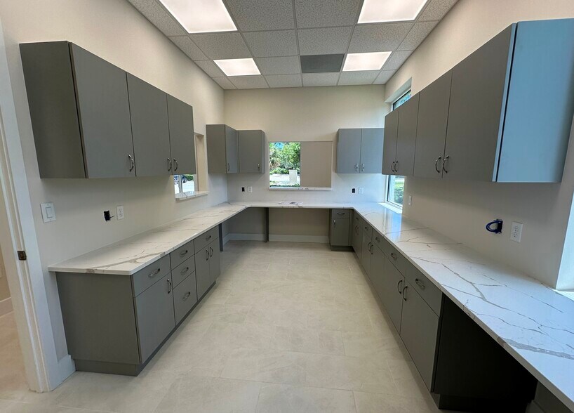 More Photos Of 3821 Woodbriar Trl, Port Orange Medical For Lease
